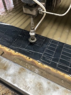 резка керамогранита на станке гидроабразивной резки.jpeg