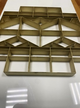 резка рамки из латуни на гидроабразивном станке.jpeg