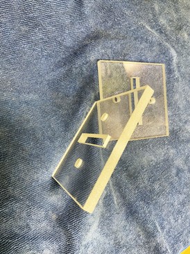 резка сложных деталей из стекла.jpeg